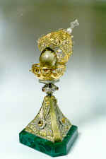 Paschal egg. 1994. Yellow gold, white gold, brilliants, emeralds, garnet, citrine, malachite, pearl.